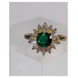 (1) Green Stone Gold Tone Ring
