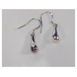 (1) Silver Tone Teardrop Dangle Earrings