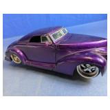 (1) Vintage Style Diecast Car