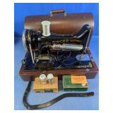 (1) Singer Model 99 Sewing Machine