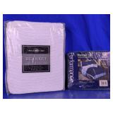 (2) Victoria Black Label Blanket & Performance