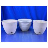 (3)White Plastic Round Planter Pot Trio