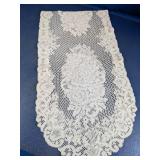 (1) Vintage Style Lace Table Runner