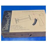 Pampered Chef Cookie Press Set with 16 Disks