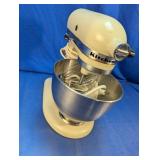 (1) KitchenAid Stand Mixer