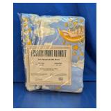 (1) Owen Mfg Fashion Print Blanket