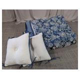 Floral Quilt Set with Matching Pillows