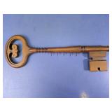 Wooden Key-Shaped Wall Hook Rack