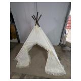 Vintage Lace Trim Lace Teepee Play Tent