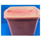 Rubbermaid 18 Gallon Storage Tote
