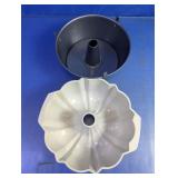 Two-Piece Bundt Cake Pan