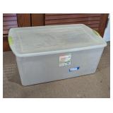 Sterilite 105 Qt Clear Plastic Latching Tote