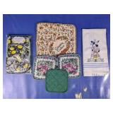 Assorted Kitchen Linens, Potholders & Apron Lot