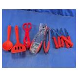 CECEKIT Kitchen Utensil and Steak Knife Set