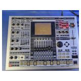 Roland MC-909 Sampling Groovebox SRX-09