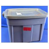 Rubbermaid Roughneck 18 Gallon Storage Tote