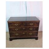 Henredon Traditional Style 4 Drawer Chest Dresser