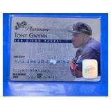 1995 STUDIO PLATINUM HOF TONY GWYNN CARD