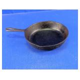Vintage Unmarked #5 Cast Iron Skillet