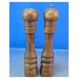 Wooden Salt and Pepper Grinder Set