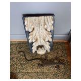 Wall Decor: Leaf Plaque and Metal Gecko
