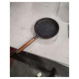 8 INCH CAST IRON SKILLET WITH WOOD HANDLE