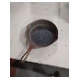 9 INCH CAST IRON SKILLET MARKED #6