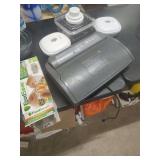 FOOD SAVER WITH BOWLS AND BAG ROLLS