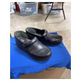 DANSKO XP 20- WOMENS PROFESSIONAL CLOGS- SIZE 40