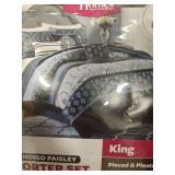 BETTER HOMES AND GARDEN KING SIZE COMFORTER