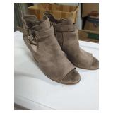 FERGALIEUOUS SZ 10 WOMEN