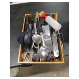KITCHEN UTENSILS SEVERAL PIECES INCLUDED