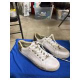 TOMMY HILFIGER- WOMENS LORIO SNEAKERS- IN WHITE FAUX LEATHER- SIZE 10M