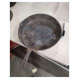 12 1/2 INCH CAST IRON SKILLET MARKED MADE IN USA WITH SMOKE RING