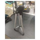 TARGUS CAMERA TRIPOD ADJUSTABLE HEIGHT