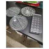 EGG CARRIER - EGG PLATE AND 2 SERVING PLATES