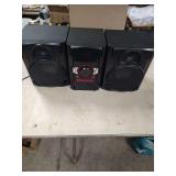 ONN - AM/FM CD PLAYER WITH SPEAKERS