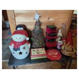 Holiday Decor & Wrapping Supplies