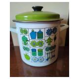 Retro Enamel Stock Pot with Lid and Insert