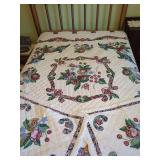 Floral Applique Quilt with Two Pillowcases