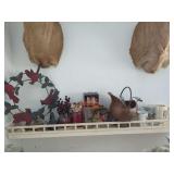 Mugs, copper pot, decor