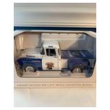 Kentucky Wildcats Chevrolet 3100 Pickup Diecast Replica