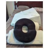 Assorted Bedding Set with Relieve Donut Pillow