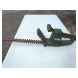 Black and Decker TR165 Hedge Trimmer