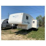 L15D- 2002 GULF STREAM FIFTH WHEEL CAMPER (HAS TITLE)
