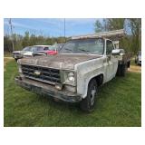 L13- 1975 CHEVY C30 (HAS TITLE)