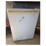 General Electric Compact Refrigerator Model GMR06AAZCWW