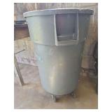 ServiceMASTER Brute Gray Wheeled Trash Can