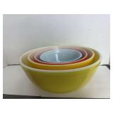 Pyrex Mixing Bowl Set of 4