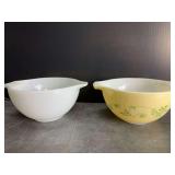 Small Pyrex Mix and Pour Bowls